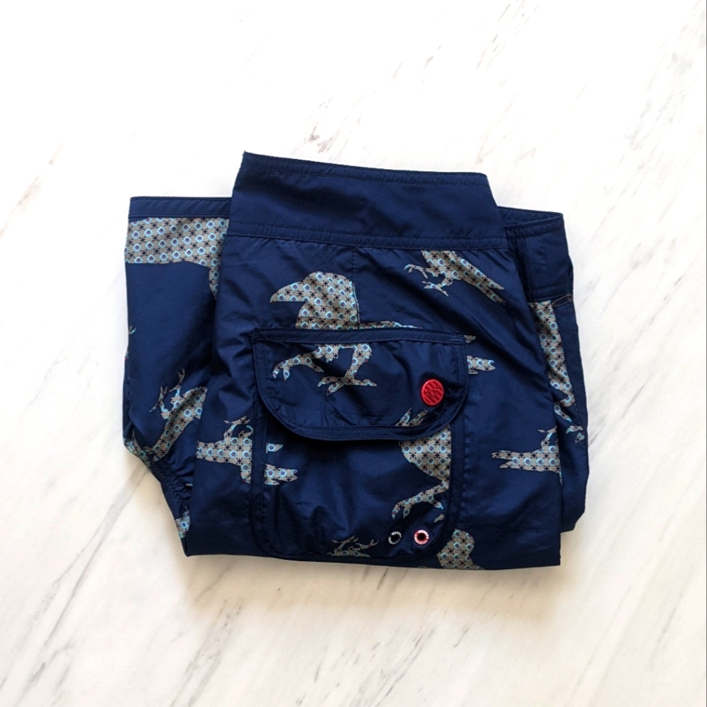 Modern Amusement Men's 32 waist reversible shorts